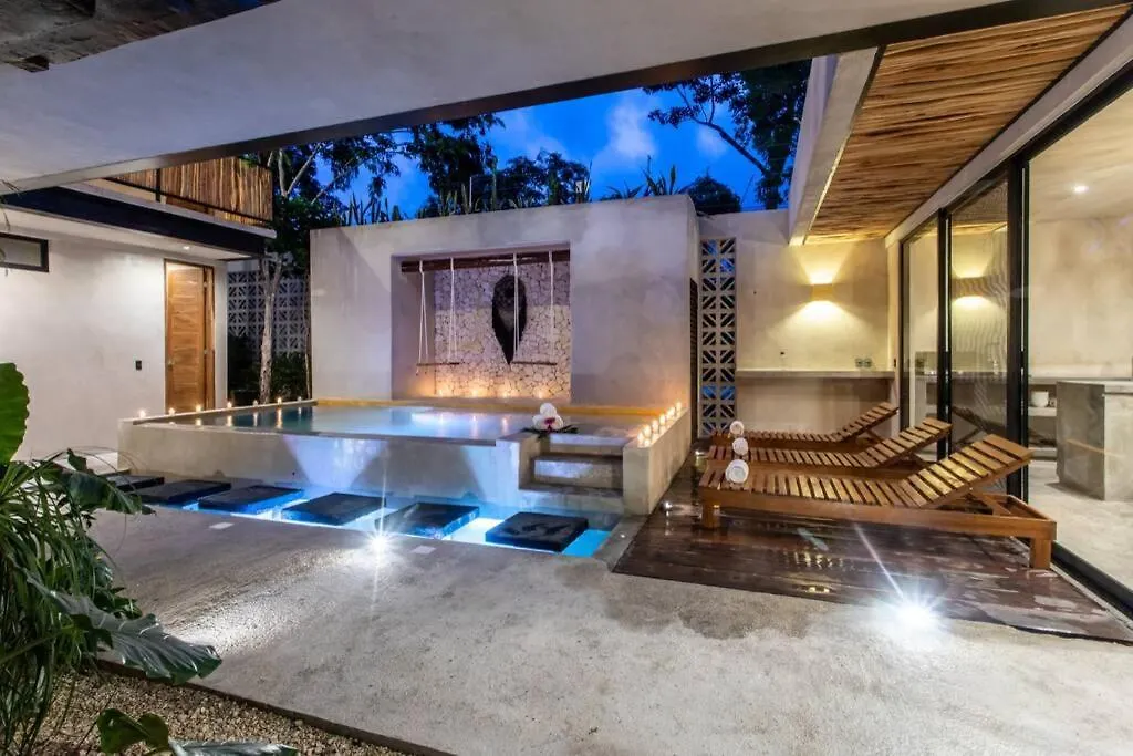 Villa Maracuyá: Villa with 3 jacuzzi, private pool, chef&Spa Tulum México