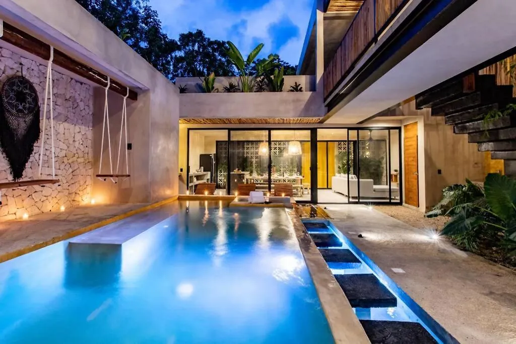 Villa Maracuyá: Villa with 3 jacuzzi, private pool, chef&Spa Tulum