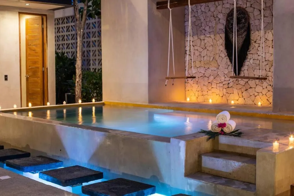 Villa Maracuyá: Villa with 3 jacuzzi, private pool, chef&Spa Tulum